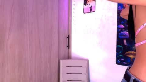 Sara 3 online show from November 2025 08:05:01 PM