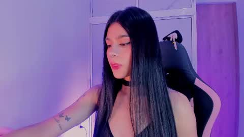 Snapshot of devours_fire chatting on June 2026 11:53:02 PM Sara 3 online show from June 2026 11:53:02 PM