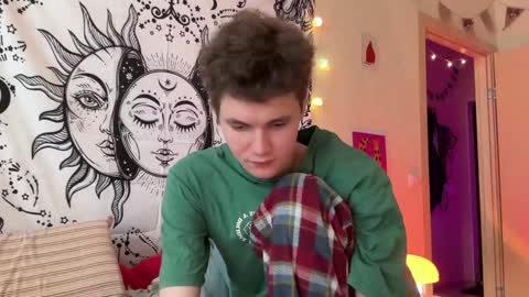 Snapshot of di_n_alex chatting on December 2024 10:02:01 AM Di Alex online show from December 2024 10:02:01 AM