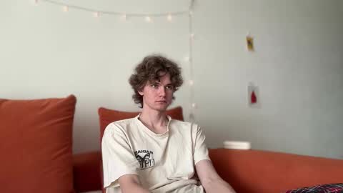 Snapshot of di_n_alex chatting on September 2025 08:48:02 AM Di Alex online show from September 2025 08:48:02 AM
