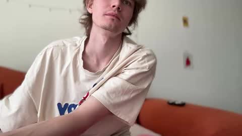 Snapshot of di_n_alex chatting on October 2025 10:00:02 AM Di Alex online show from October 2025 10:00:02 AM