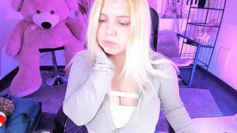 Dia online show from December 2025 09:00:01 PM