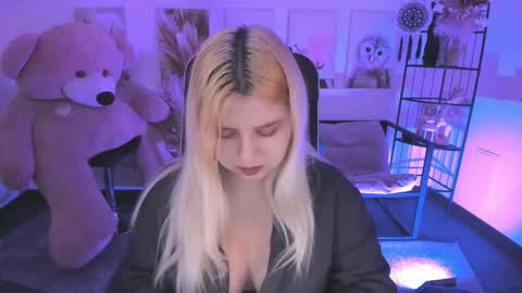 Dia online show from December 2025 07:53:02 PM