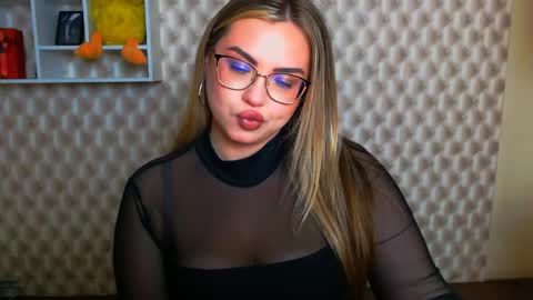 Snapshot of diamantkriss_ chatting on May 2026 06:43:02 AM Kriss online show from May 2026 06:43:02 AM