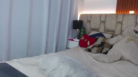 Snapshot of diamond_canela chatting on December 2024 04:34:02 AM diamond_canela online show from December 2024 04:34:02 AM