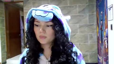 Snapshot of diamond_curls05 chatting on July 2026 03:54:02 PM DiamondCurls online show from July 2026 03:54:02 PM