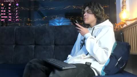 diamond_twink online show from November 2025 04:00:01 AM