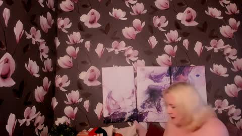 Snapshot of diana_belly chatting on April 2026 11:00:01 AM Di online show from April 2026 11:00:01 AM