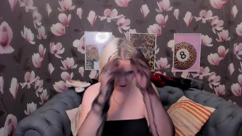 Snapshot of diana_belly chatting on April 2026 10:55:01 AM Di online show from April 2026 10:55:01 AM