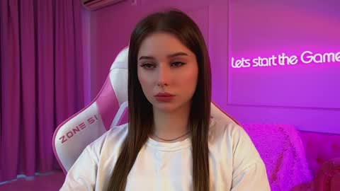 Snapshot of dianabecker chatting on May 2026 06:19:02 AM Diana online show from May 2026 06:19:02 AM