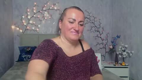 Snapshot of dianamgg chatting on April 2026 07:11:02 AM Diana online show from April 2026 07:11:02 AM