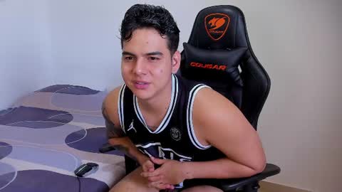 Snapshot of diego_cazas chatting on June 2026 04:02:02 PM DIEGO CAZAS online show from June 2026 04:02:02 PM