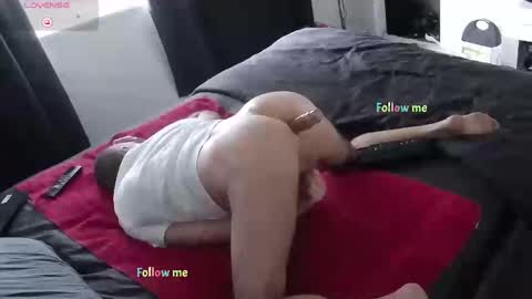 Snapshot of dilf_4u chatting on December 2024 06:26:01 PM Hot Penis online show from December 2024 06:26:01 PM