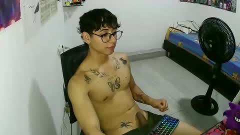 Snapshot of dillom420 chatting on October 2025 04:53:02 AM dillom420 online show from October 2025 04:53:02 AM