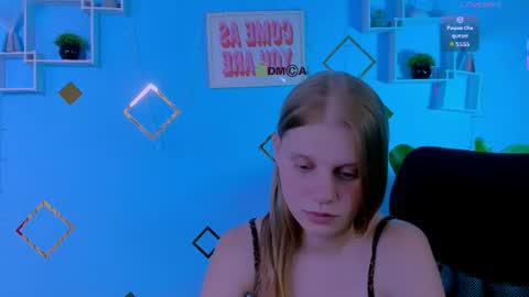 Snapshot of dina_bloom chatting on July 2026 06:54:02 PM dina_bloom online show from July 2026 06:54:02 PM