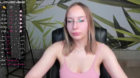 Snapshot of dina_sunshine chatting on March 2026 12:52:02 AM Dina online show from March 2026 12:52:02 AM