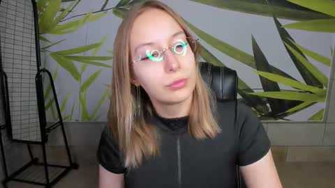 Snapshot of dina_sunshine chatting on March 2026 12:53:02 PM Dina online show from March 2026 12:53:02 PM