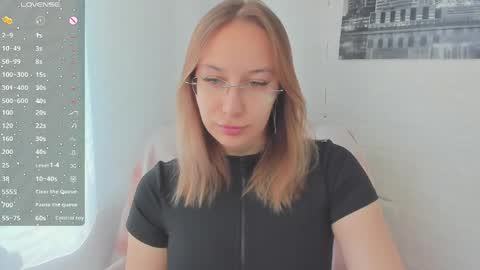 Snapshot of dina_sunshine chatting on April 2026 07:39:01 AM Dina online show from April 2026 07:39:01 AM