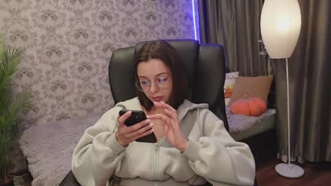 Snapshot of dinacandy chatting on December 2024 02:22:01 PM dinacandy online show from December 2024 02:22:01 PM