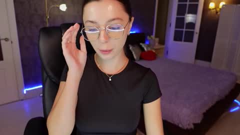 Snapshot of dinacandy chatting on September 2025 10:31:02 AM dinacandy online show from September 2025 10:31:02 AM
