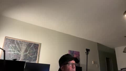 Snapshot of dinger773 chatting on March 2026 01:33:02 AM dinger773 online show from March 2026 01:33:02 AM
