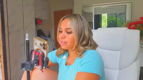 diosadeluniverso_ online show from March 2026 06:26:01 PM