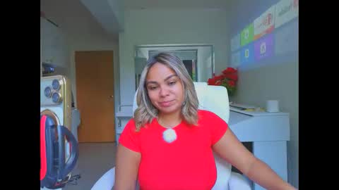 diosadeluniverso_ online show from April 2026 02:55:01 PM