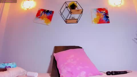 Karla  online show from December 2025 12:03:02 PM