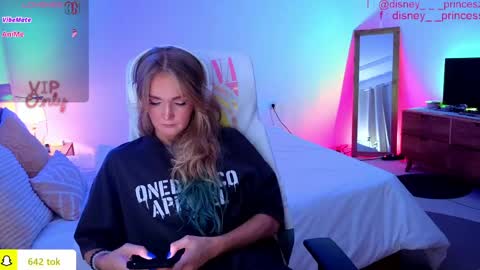 Snapshot of disney__princess chatting on April 2026 02:22:01 PM JASMINE online show from April 2026 02:22:01 PM