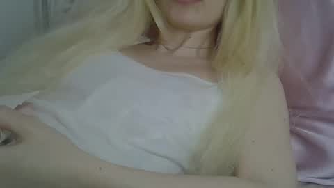 Snapshot of ditamilton chatting on May 2026 01:06:01 PM DitaMilton online show from May 2026 01:06:01 PM