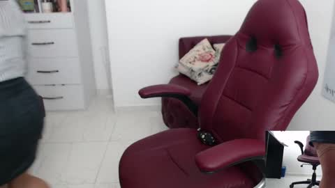 Snapshot of diva_milf chatting on January 2025 08:46:02 PM Diva online show from January 2025 08:46:02 PM