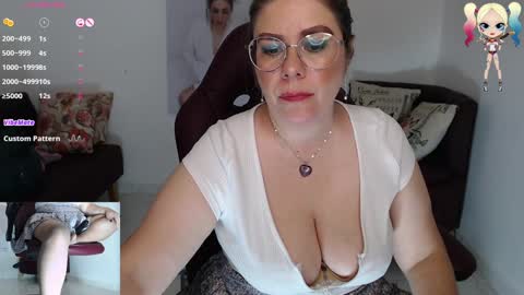 Snapshot of diva_milf chatting on January 2025 02:14:02 AM Diva online show from January 2025 02:14:02 AM