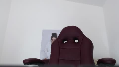 Snapshot of diva_milf chatting on February 2025 02:05:02 AM Diva online show from February 2025 02:05:02 AM