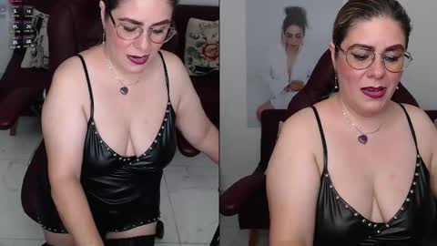 Snapshot of diva_milf chatting on February 2025 10:30:02 PM Diva online show from February 2025 10:30:02 PM