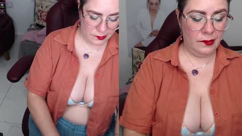 Snapshot of diva_milf chatting on February 2025 01:11:01 AM Diva online show from February 2025 01:11:01 AM