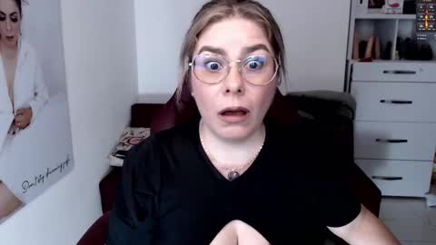 Snapshot of diva_milf chatting on October 2025 11:26:02 PM Diva online show from October 2025 11:26:02 PM