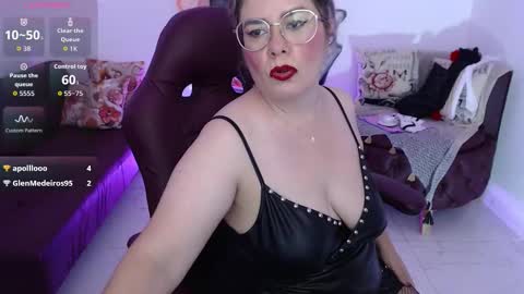 Snapshot of diva_milf chatting on October 2025 11:51:02 PM Diva online show from October 2025 11:51:02 PM