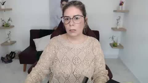 Snapshot of diva_milf chatting on June 2026 03:03:01 PM Diva online show from June 2026 03:03:01 PM