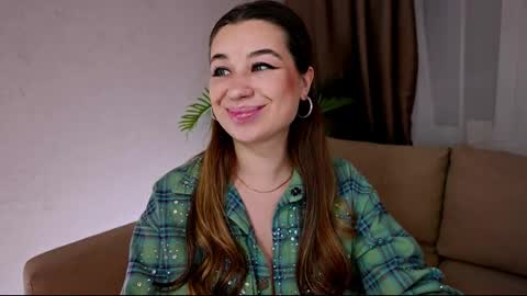 Tia online show from February 2025 08:41:01 PM