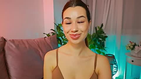 Tia online show from April 2026 09:32:01 PM