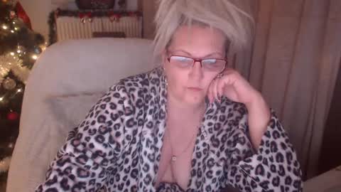 Snapshot of divineblond chatting on November 2025 11:07:02 PM Alexxa online show from November 2025 11:07:02 PM
