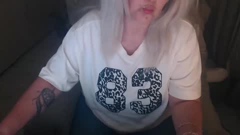 Snapshot of divineblond chatting on April 2026 09:23:01 PM Alexxa online show from April 2026 09:23:01 PM