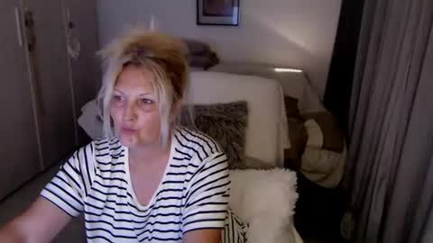 Snapshot of divineblond chatting on June 2026 07:35:02 PM Alexxa online show from June 2026 07:35:02 PM