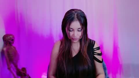 Snapshot of divinelynn chatting on February 2025 06:48:01 PM DivineLynn online show from February 2025 06:48:01 PM