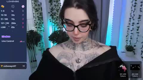 dixipixi_ online show from March 2026 05:42:01 AM