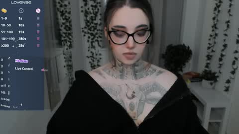 dixipixi_ online show from April 2026 06:06:01 AM