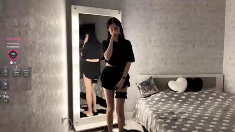 Snapshot of dodiebabikian chatting on October 2025 09:15:02 PM Annie PVT IS OPEN online show from October 2025 09:15:02 PM