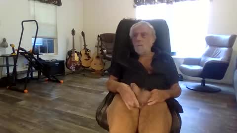 dogluc7 online show from February 2025 06:42:02 PM