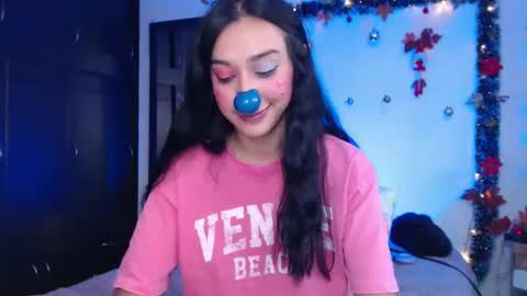 Snapshot of dolceclown_ chatting on December 2024 10:08:02 PM dolceclown_ online show from December 2024 10:08:02 PM