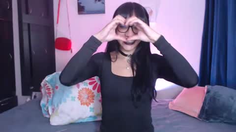 Snapshot of dolceclown_ chatting on September 2025 03:28:02 AM dolceclown_ online show from September 2025 03:28:02 AM